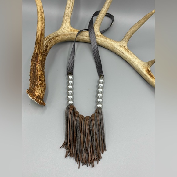 Elegant Gray Faux Pearls and Silver Fringe Necklace - Picture 6 of 9